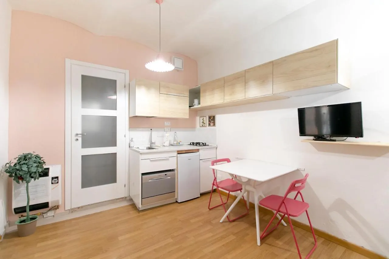בולוניה Saragozza Apartments 0*,  איטליה