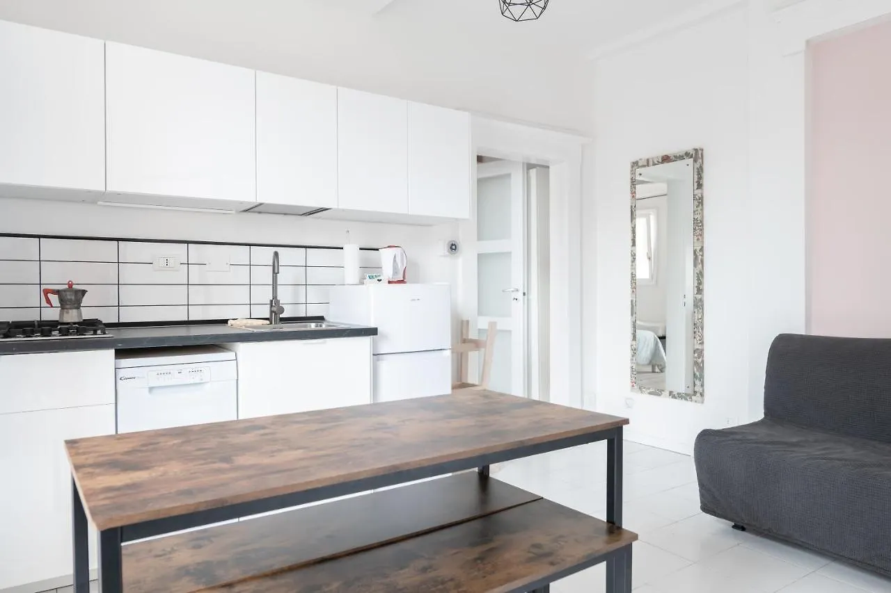 בולוניה Saragozza Apartments 0*,
